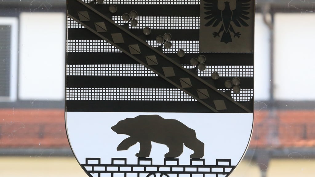 2026 wird in Sachsen-Anhalt ein neuer Landtag und damit auch eine neue Landesregierung geewählt. Nach den Zahlen des aktuellen Sachsen-Anhalt Trend liegt die rechtsextreme AfD bei den Wählern derzeit vorne.&nbsp;