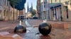 Da sprudelte er noch: Der Kugelbrunnen musste am Mittwoch abgeschaltet werden.