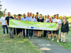 Die  Akteure, die die neuen 17 Leader-Projekte  auf den Weg gebracht haben und umsetzen wollen zusammen mit dem Vorsitzenden des Vereins LAG Börde, Bode, Auen, Michael Stöhr (2. von links), und Leader-Managerin Gudrun Viehweg (links) bei der Klusstiftung in Schneidlingen.  