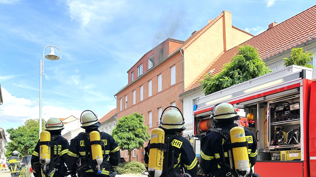 Zu einem Wohnungsbrand in der Frommhagenstraße rückten Einsatzkräfte der Freiwilligen Feuerwehr Stendal am Donnerstag, 4. September, aus.