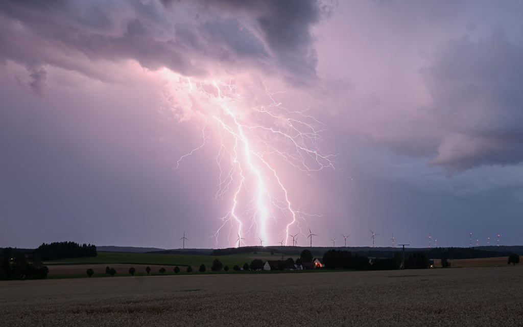 Das Wetter in Sachsen-Anhalt wird eher ungemütlich Anfang September. Gewitter und Sturmböen drohen.