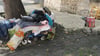 Die Vermüllung rund um das Nachtlager von der Obdachlosen Ines H. in Halberstadts Altstadt ist nicht zu übersehen.