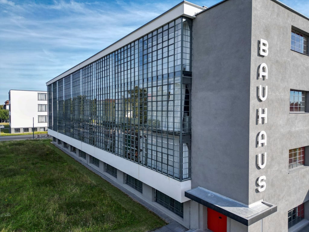 In Dessau wird 100. Jubiläum von Bauhaus gefeiert.