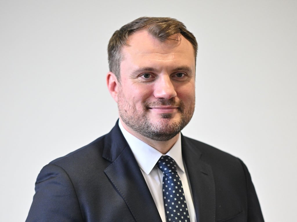 Brandenburgs Wirtschaftsminister Daniel Keller (SPD) wirbt mit einer neuen Kampagne für Zuzüge aus Westdeutschland. (Archivbild)