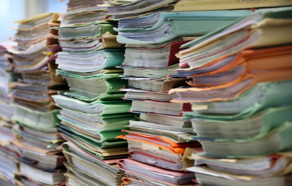 Der Aktenstau ist bei vielen Staatsanwaltschaften groß - die Zahl der unerledigten Fälle wächst. (Symbolbild)