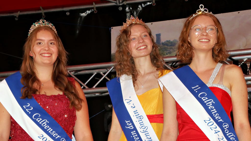 Bollenkönigin Hannah (l.) und ihre Prinzesinnen Constance und Gina freuen sich auf viele Besucher.
