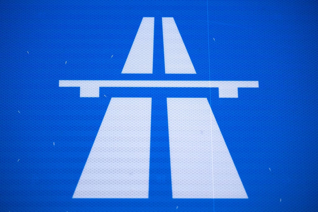 Noch mal rund 27 Millionen muss der Bund für die gescheiterte Pkw-Maut bezahlen. (Symbolbild)