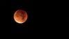 Der sogenannte Blumond ist bei einer vollen Mondfinsternis zu sehen.