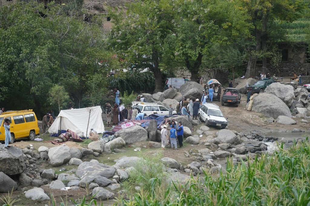 Blick auf ein provisorisches Notunterkunftslager nach dem Erdbeben in der afghanischen Provinz Kunar.