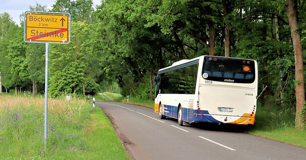 Weil die Ortsdurchfahrt in Zicherie gesperrt war, fuhr die Buslinie 300 zwischen dem 18. März und 17. April 2024 ausnahmsweise über Steimke. Die Einwohner wollen, dass daraus ein Dauerzustand wird.