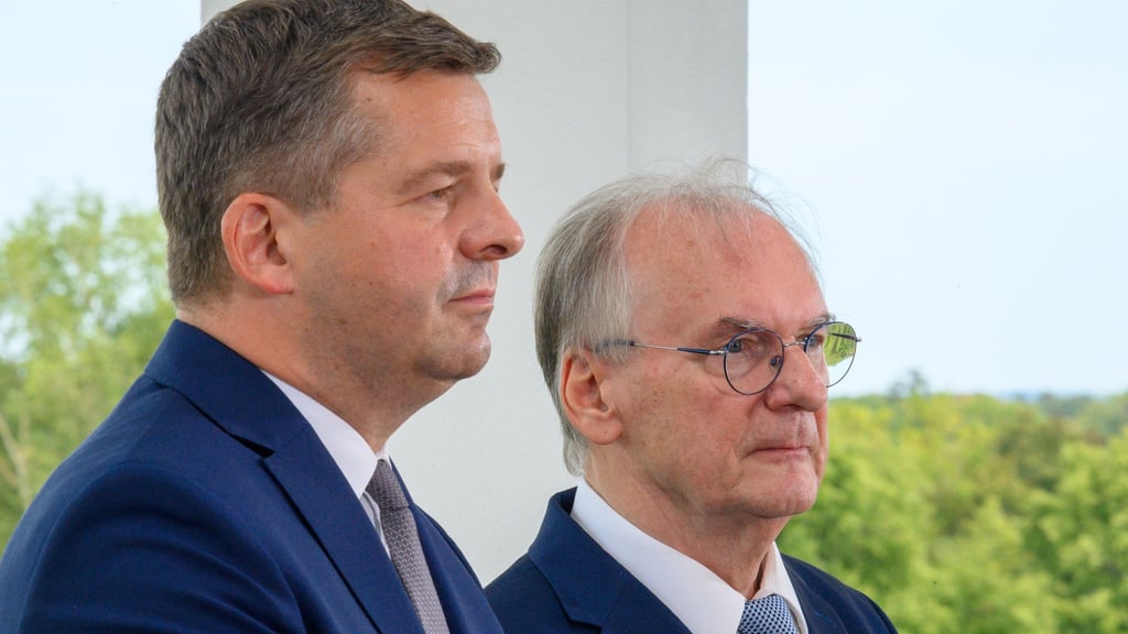 Ministerpräsident Reiner Haseloff scheidet 2026 aus dem Amt, ihm soll Sven Schulze nachfolgen. (Archivbild)