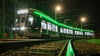 Neue Straßenbahnen für Magdeburg: Die Ausbilder Steven Rausch, Sabine Thalmann, Kristian Mielke und Robert Jerke vor der neuen Flexity-Straßenbahn.