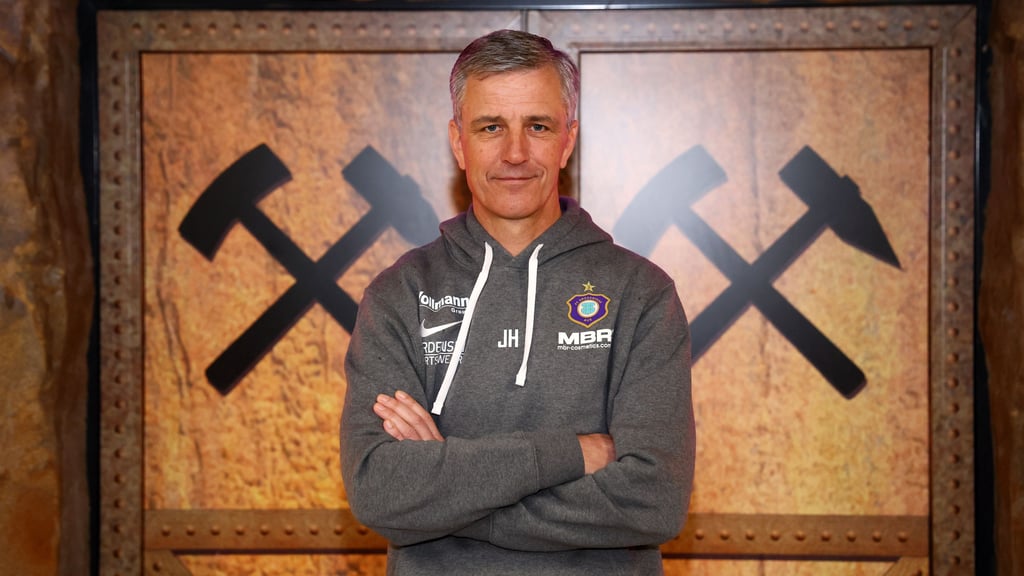 Trainer des FC Erzgebirge Aue ist Jens Härtel mittlerweile seit neun Monaten.