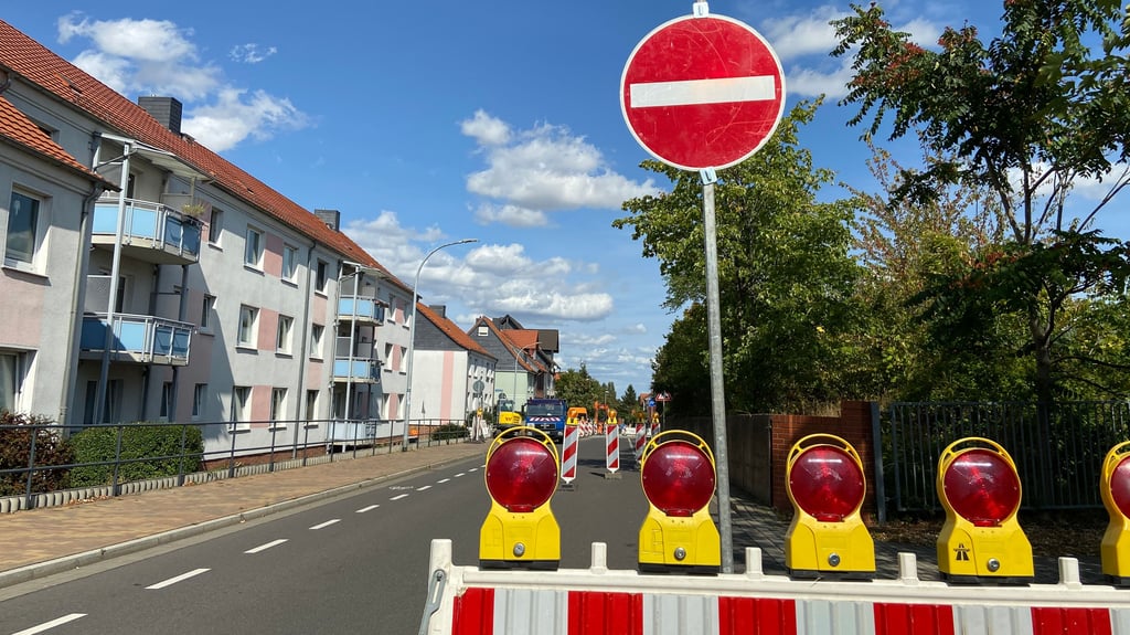 Die Feldstraße in Wernigerode ist wegen einer Baustelle teilweise gesperrt.