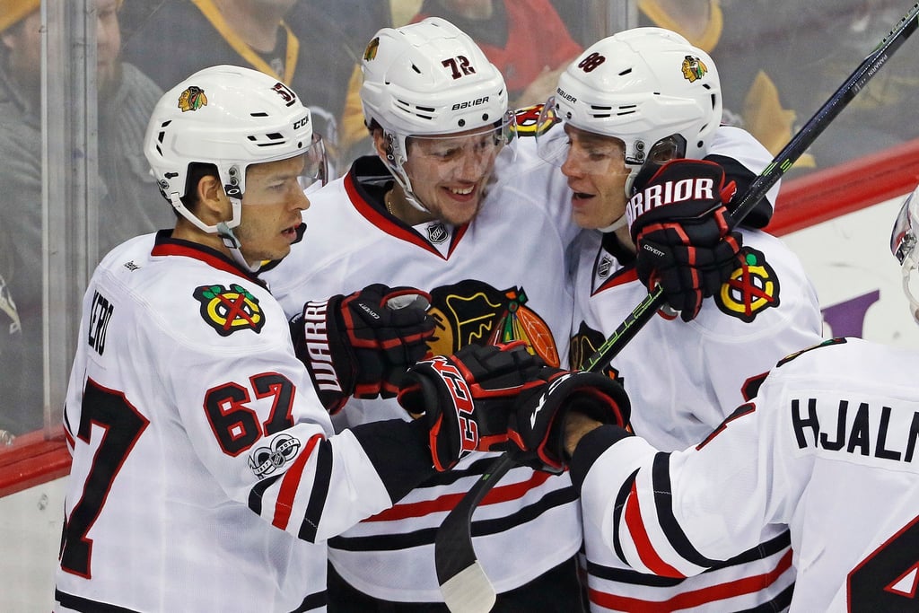 Tanner Kero (l) spielte einst in der NHL für die Chicago Blackhawks