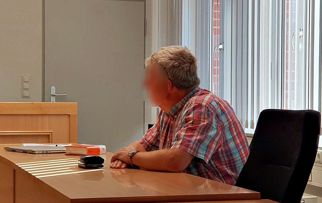 Der 61-jährige Jagdausbilder muss sich wegen mehrerer Verstöße gegen das Waffenrecht vor dem Amtsgericht Burg verantworten.