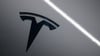 Der US-Elektroautobauer Tesla plant in Berlin ein Entwicklungszentrum (Archivbild).