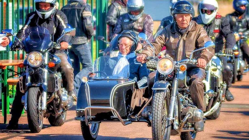 Ob neueste Maschine oder altes Schätzchen, am Sonntag gibt es die große Ausfahrt von „Biker zeigen Herz für Kinder“. Anschließend wird auf dem Dessauer Flugplatz zurückgeschaut auf die zehn Jahre.