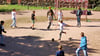 Noch müssen die Schüler vom Osterburger Gymnasium auf einem staubigen Schotterplatz bolzen. Das soll sich bald ändern.