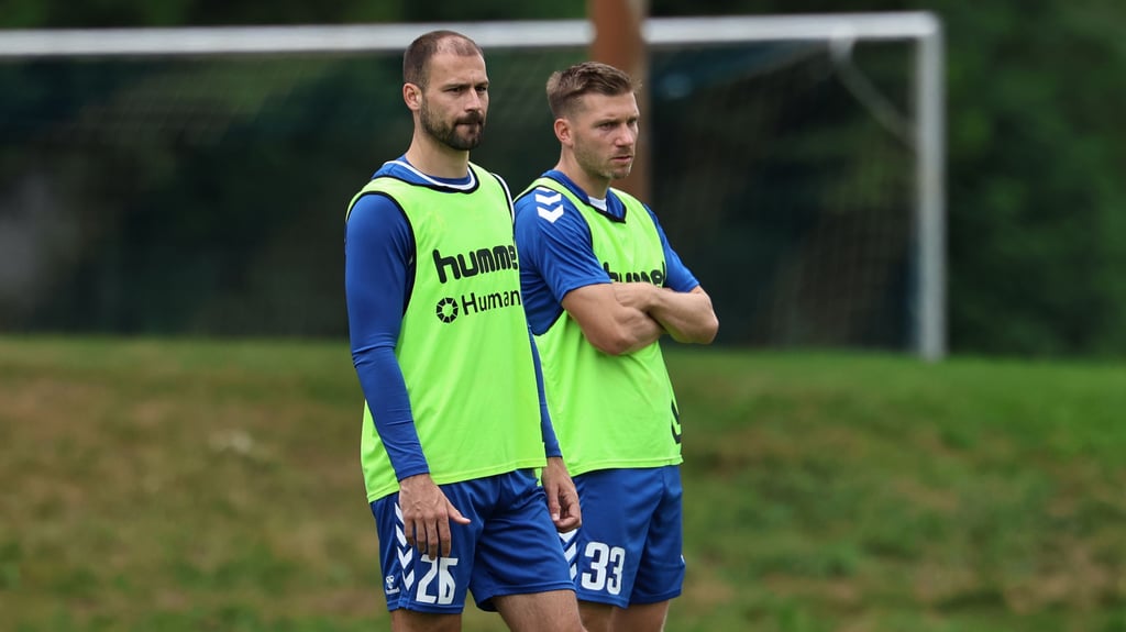 Aleksa Marusic (l.) mit dem ebenfalls degradierten Robert Leipertz.