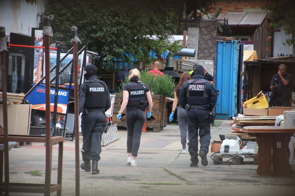 Großrazzia in der „Station Endlos“: Es ging um das Auffinden von Beweismitteln im Zusammenhang mit Betäubungsmittelkriminalität.