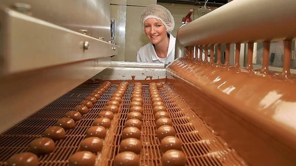 Die Halloren Schokoladenfabrik in Halle verzeichnet steigende Umsätze mit ihren traditionellen Halloren-Kugeln.