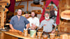 Gut drauf sind die Köche in der Kaiser-Otto-Pfalz auf dem Handelsplatz des Havelberger Pferdemarktes. Bis Sonntag brutzeln sie diverse Köstlichkeiten und freuen sich, wenn es den Besuchern schmeckt.