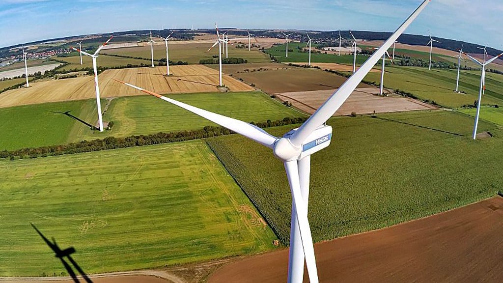 Windräder im großen Windpark bei Holdenstedt.