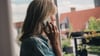 Kriminelle Anrufer üben am Telefon oft Druck aus, um an sensible Daten zu gelangen. Der beste Schutz: einfach auflegen.