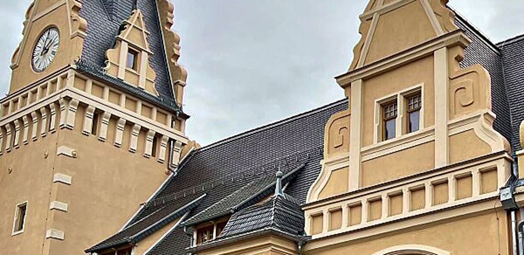 Unterm Dach des Güstener Rathauses rumpelt’s gerade.