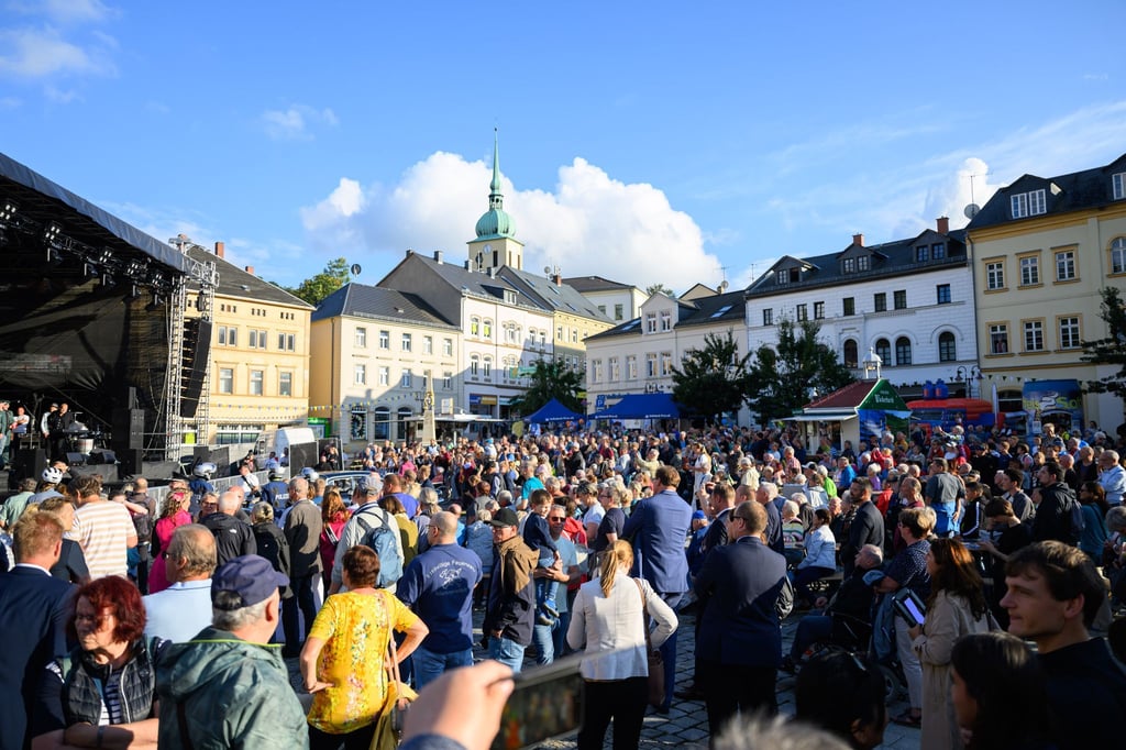 Die Eröffnungsfeier des beliebten Volksfestes gab es auf dem Sebnitzer Marktplatz.