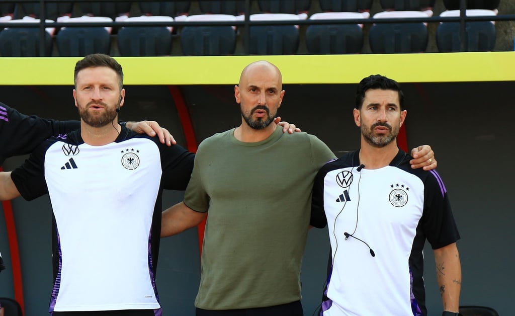 U21-Nationaltrainer Antonio Di Salvo (m) durfte sich über einen Sieg freuen.