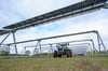 Bei einer Agri-Solaranlage können die Flächen zeitgleich zur Landwirtschaft und Stromgewinnung genutzt werden.