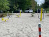 Drei neue utdoor-Fitness-Geräte stehen vor der Sportanlage des SV Lok Jerichow.
