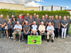 Vor der Festveranstaltung zum 120-jährigen Bestehen stellten sich die Mitglieder des Kleintierzuchtvereins Unseburg mit ihrem Vorsitzenden Florian Lotzing (links) zu einem Erinnerungsfoto auf. 