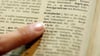 Für zahlreiche Erwachsene hat sich die Welt der Bücher wieder verschlossen, sie sind wieder zu Analphabeten geworden. Darauf macht der 8. September aufmerksam.