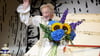 „Happy Birthday“: Zum Geburtstag bekam Hallervorden einen großen Blumenstrauß und ein Ständchen.