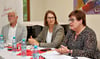 Burkhard John (v.l.), Franziska Kersten und Petra Grimm-Benne bei der Diskussionsrunde über die medizinische Versorgung im Salzlandkreis. 