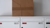 Auch DHL hat seinen Paketdienst in die USA deutlich eingeschränkt. (Archivbild)