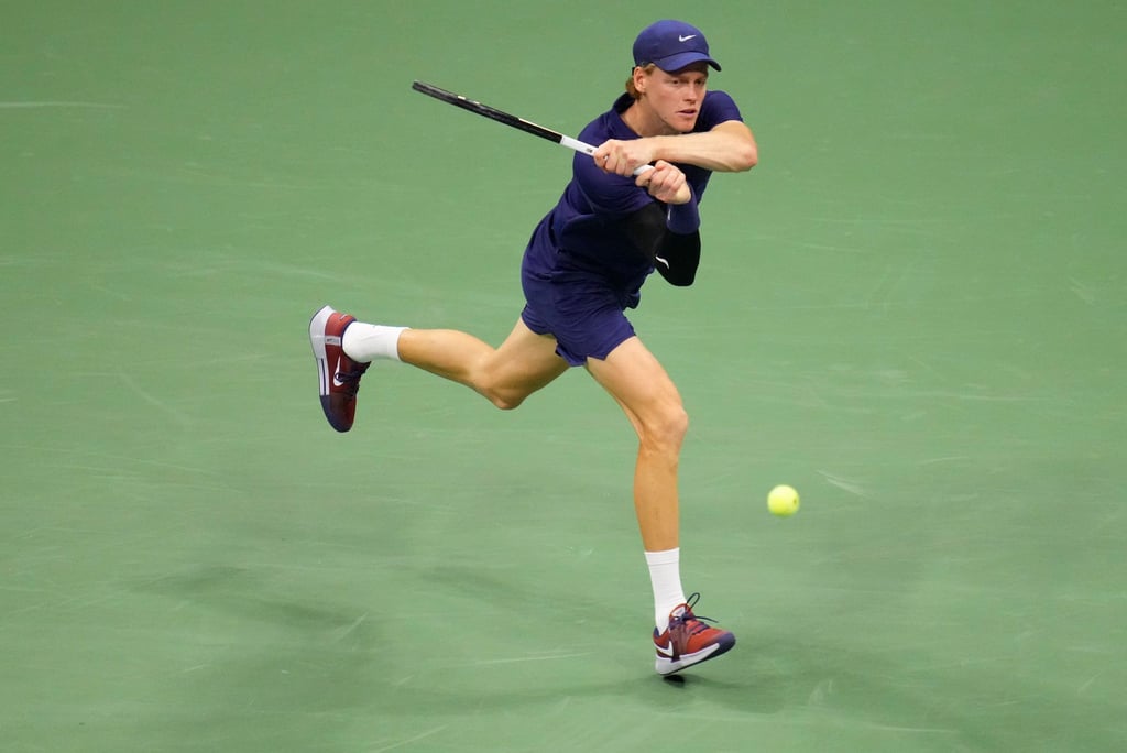 Jannik Sinner behielt gegen Felix Auger-Aliassime trotz Problemen die Oberhand.