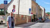 Frank Mischke ist irritiert von dem  „Tempo 30“-Zonen-Schild in der Brüderstraße in Stendal. Denn eigentlich gilt in der Straße nur Tempo 20. Er fragt: Welches Tempo gilt nun?
