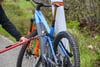 Einem 74-Jährigen wurde das E-Bike gestohlen. Die Polizei sucht Zeugen. 