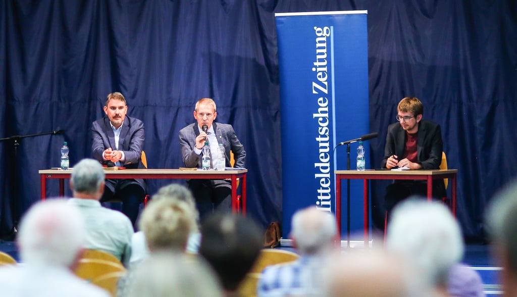 MZ Wahlforum in Schkopau mit Patrick Wanzek, Bürgermeister Torsten Ringling und dem stellvertretenden MZ-Lokalchef Robert Briest.