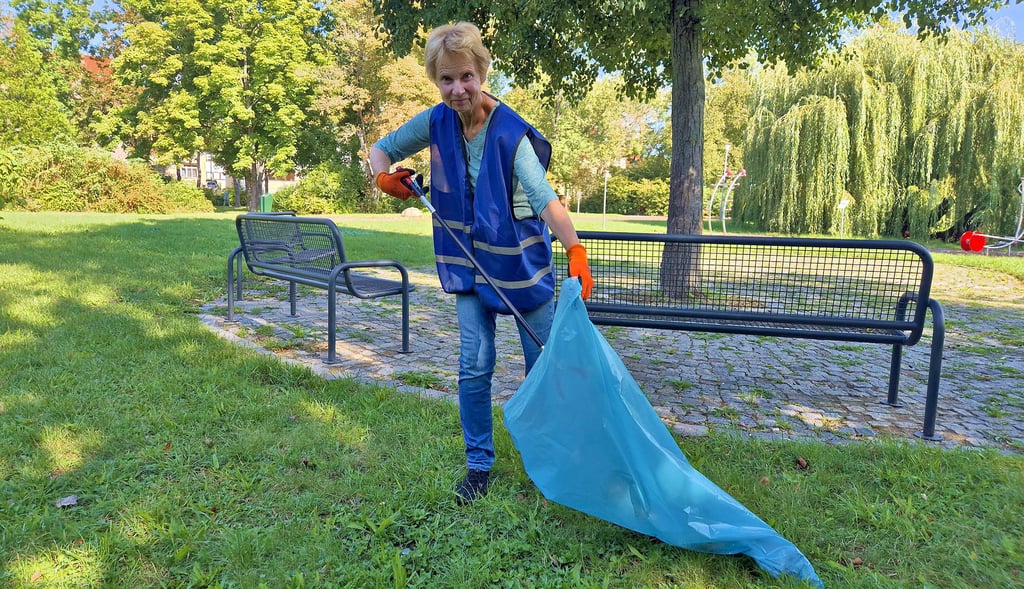 Marion Ulrich entschied sich spontan dazu, mitzuhelfen und am hinteren Gotthardteich Müll sammeln zu gehen.