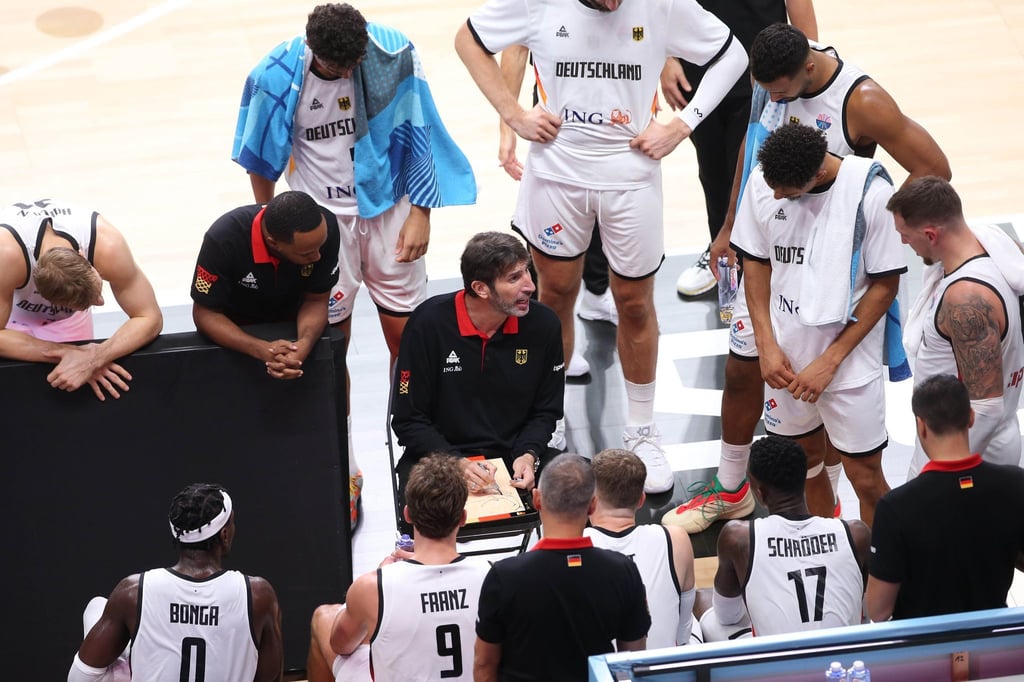 Bundestrainer Alex Mumbru ist zurück - und Deutschlands Basketballer siegen auch für ihn.