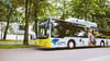Ein Bus der DVG vor den Meisterhäusern: Die Stadtwerke-Tochter will den Busverkehr in Dessau-Roßlau künftig allein anbieten und braucht dafür mehr Fahrer.&nbsp;&nbsp;