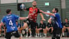 Tim Steffen (Mitte) und der HV Rot-Weiss Staßfurt hatten Meister NHV Concordia Delitzsch am Rande einer Niederlage.