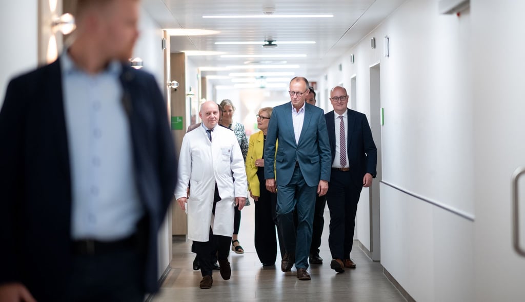 Die Finanzierung des Gesundheitssystems war auch Thema beim Besuch von Bundeskanzler Merz im Alfried-Krupp-Krankenhaus in Essen.