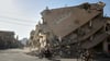 Viele Häuser in Syrien sind im Krieg zerstört worden. Dass jetzt Binnenvertriebene und auch einige Flüchtlinge zurückkehren, sorgt dafür, dass Wohnraum noch knapper wird. (Archivfoto)