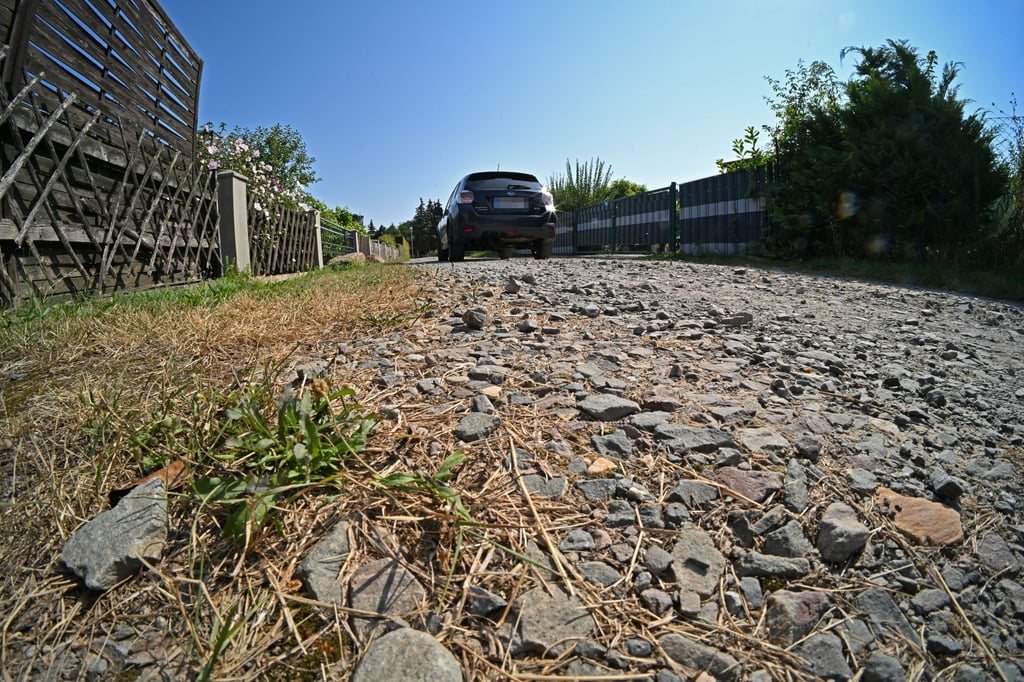 Die Schotterstraßen im Ascherslebener Stadtgebiet zu unterhalten kostet viel Geld, Zeit und Mühe.